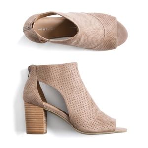 Report taupe ankle bootie